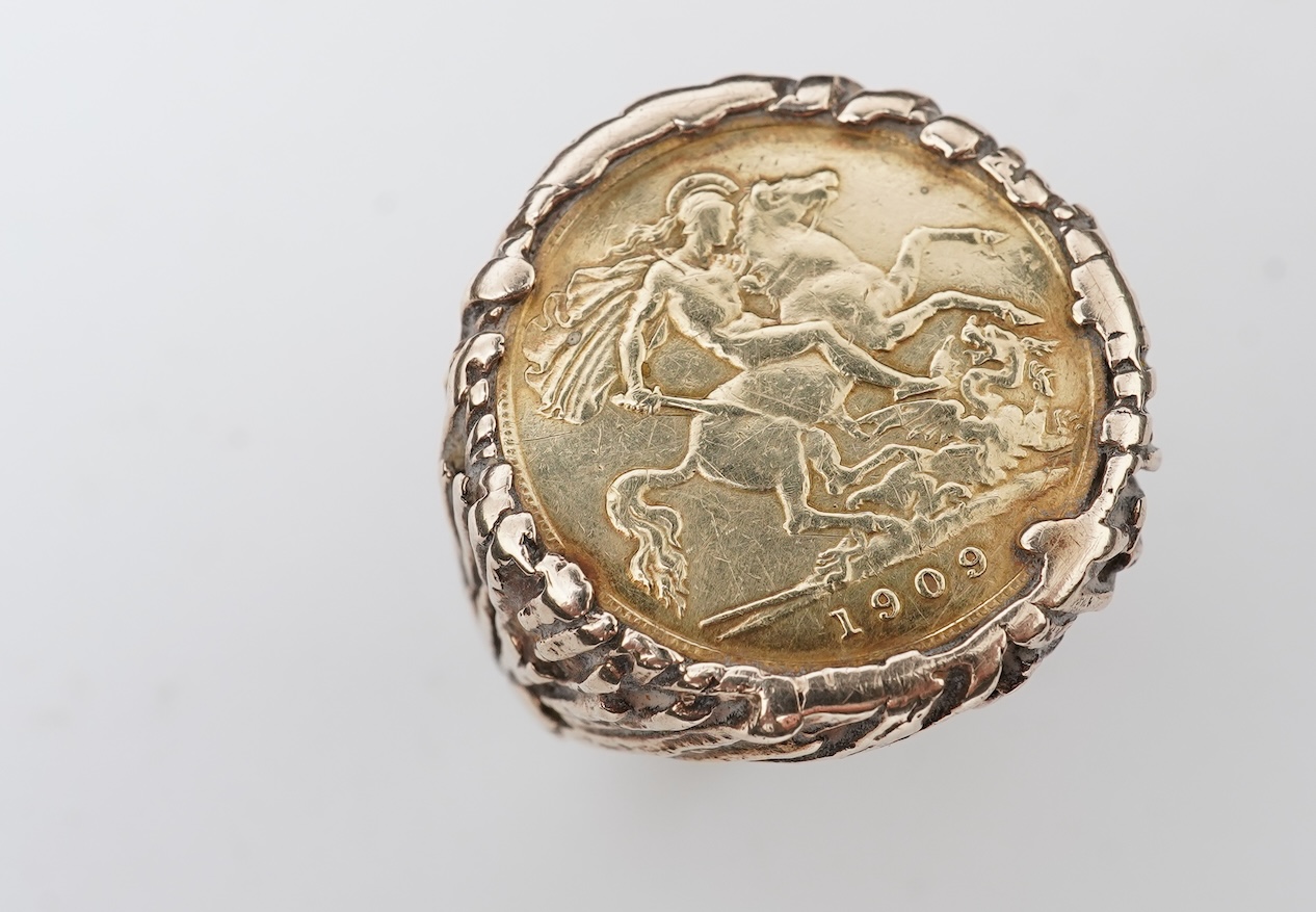 An Edward VII half sovereign coin ring, 1909 and later